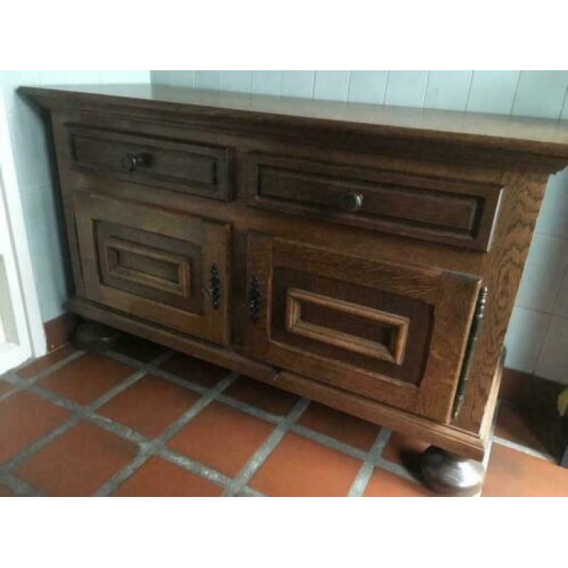 Antiek dressoir
