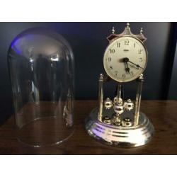 Stolp klok van haller Quartz loopt goed