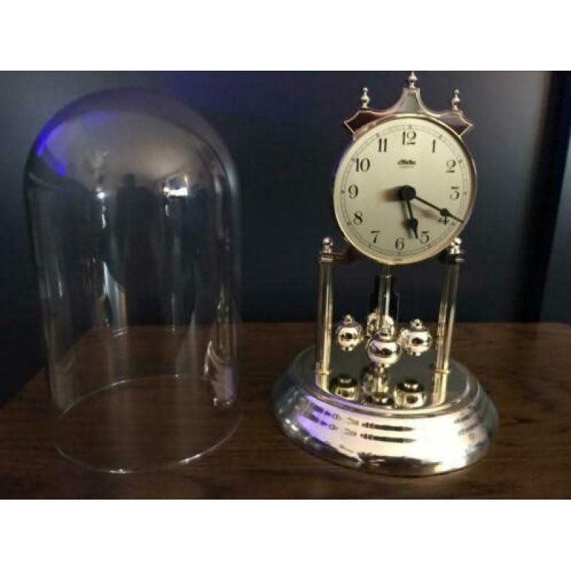 Stolp klok van haller Quartz loopt goed