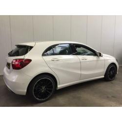 Mercedes-Benz A-Klasse 200 URBAN AMG 157PK LEDER-NAVI-LED-EC