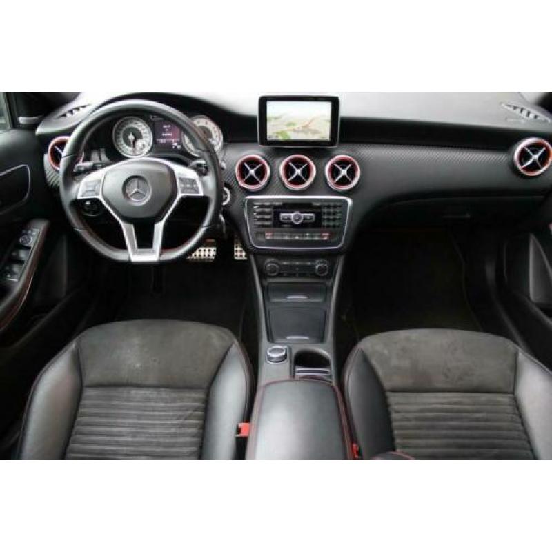 Mercedes-Benz A-klasse 200 AMG DCT Pano Xenon Navi Led PDC