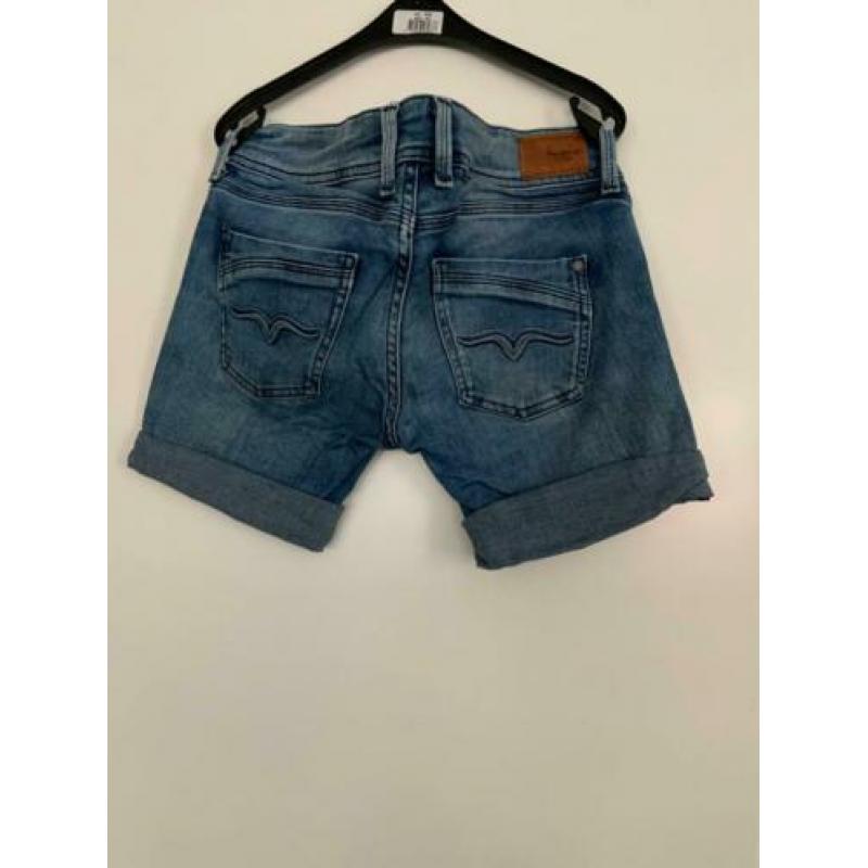 Korte broekjes van Flo en Pepe jeans maat 164