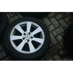 Mercedes C-klasse 16 inch velgen met Vredestein winterbanden
