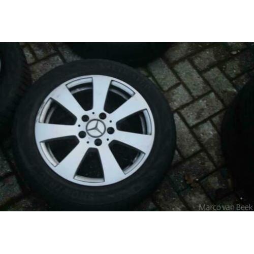 Mercedes C-klasse 16 inch velgen met Vredestein winterbanden