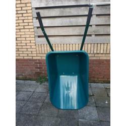 Nieuwe kruiwagens met kunststof bak 100 liter