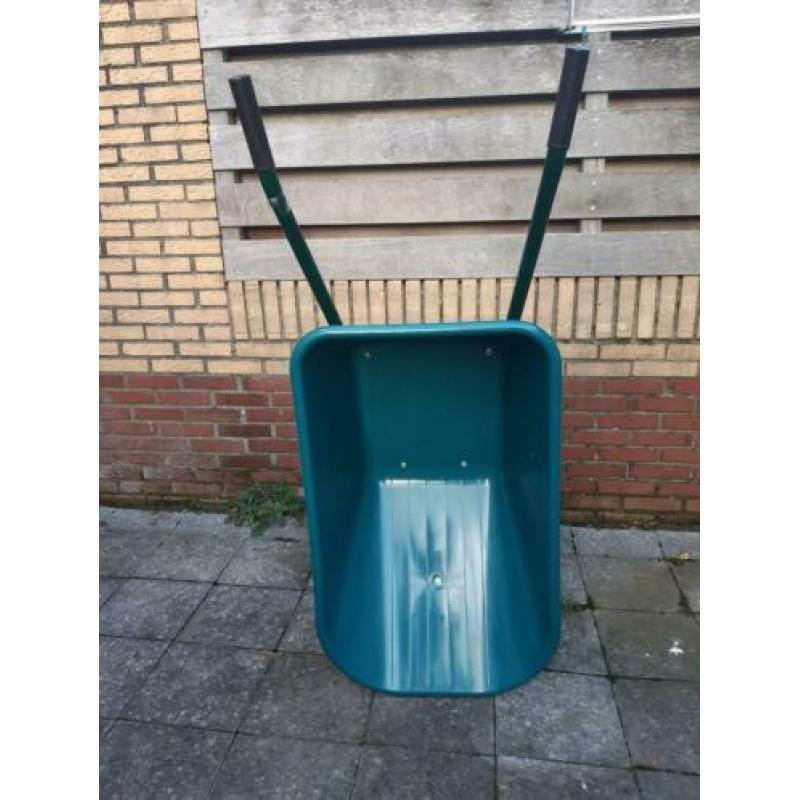Nieuwe kruiwagens met kunststof bak 100 liter