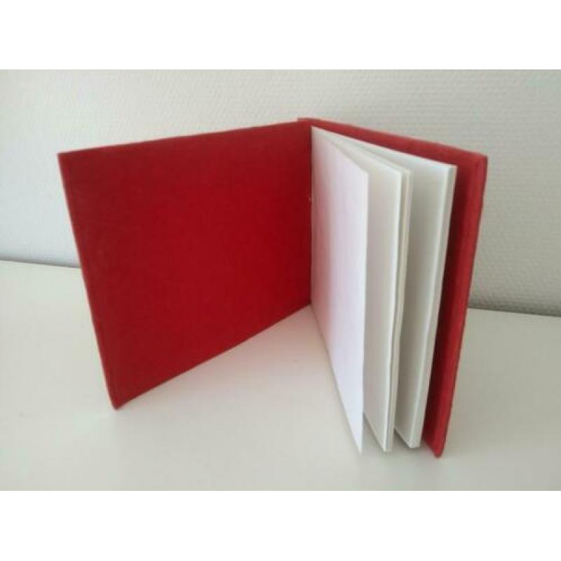 Fotoalbums en lijstjes ook 2 kleine schattige vintage .