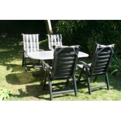Mooie hartman tuinset met 4 stoelen en 4 kussens met tafel