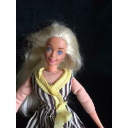 Mooie zachte Barbie met lijfje van stof