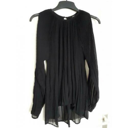 Blouse Only ( Plisse ) M