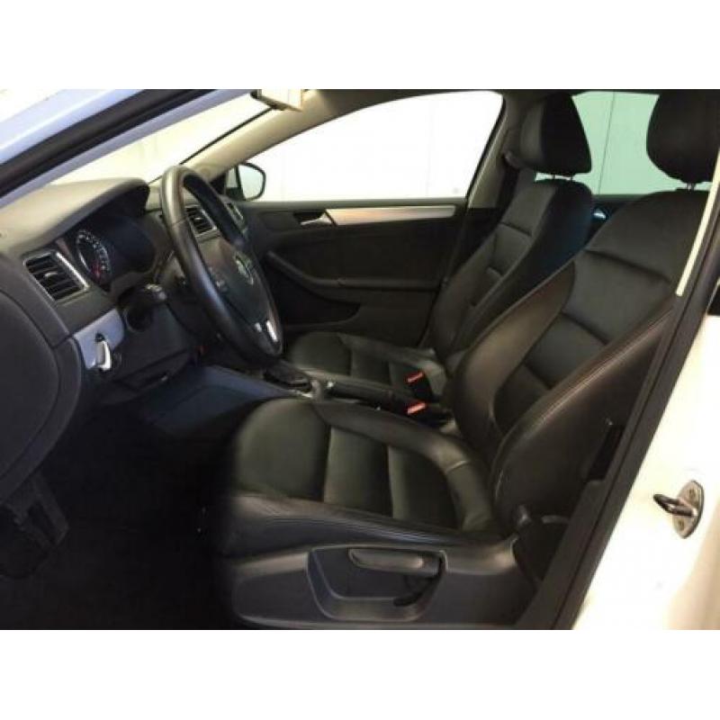 Volkswagen Jetta 1.4 TSI HYBRID HIGHLINE XENON-LEDER-NAVI-PD