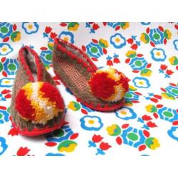 Griekse kinderslofjes / pompom pantoffeltjes uit Griekenland