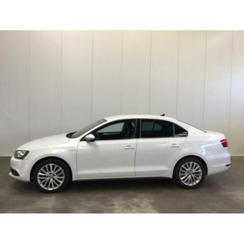 Volkswagen Jetta 1.4 TSI HYBRID HIGHLINE XENON-LEDER-NAVI-PD