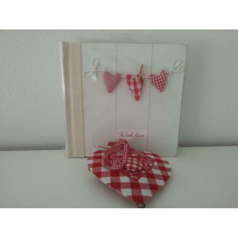 Fotoalbums en lijstjes ook 2 kleine schattige vintage .