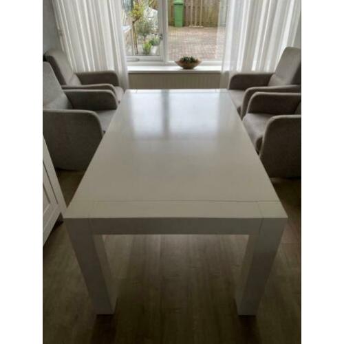 Prachtige witte massief witte eetkamertafel LxBxH 160x90x75