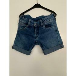 Korte broekjes van Flo en Pepe jeans maat 164