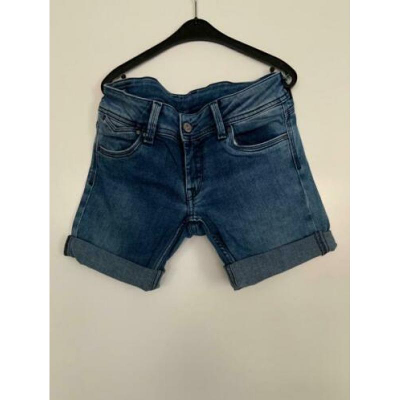 Korte broekjes van Flo en Pepe jeans maat 164