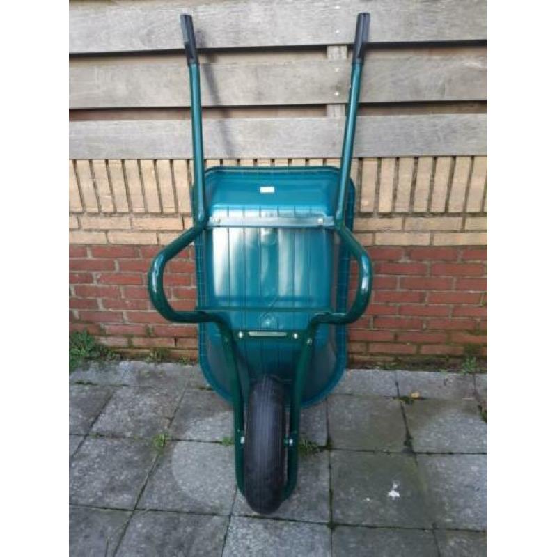 Nieuwe kruiwagens met kunststof bak 100 liter