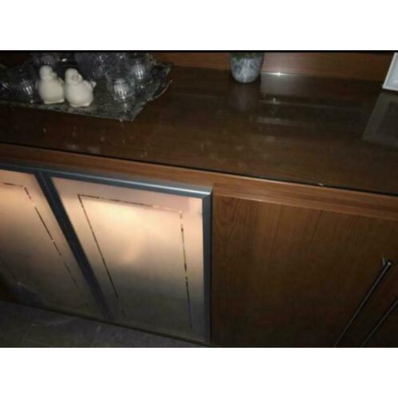 Kersen kleur dressoir en bij behorende..