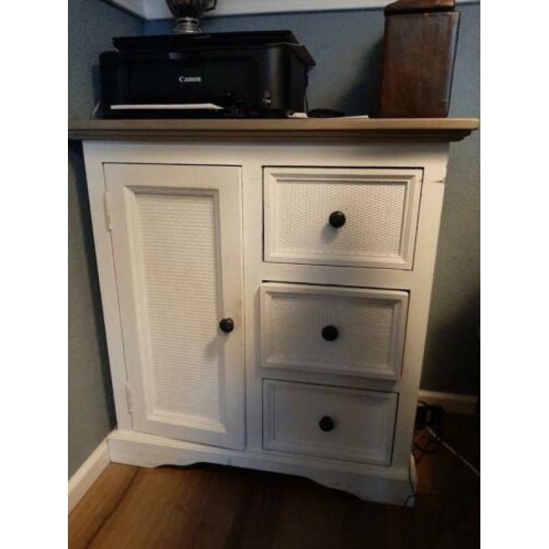 Kast grenen meg krijtverf 82 x 44 x 87 (complete inboedel)
