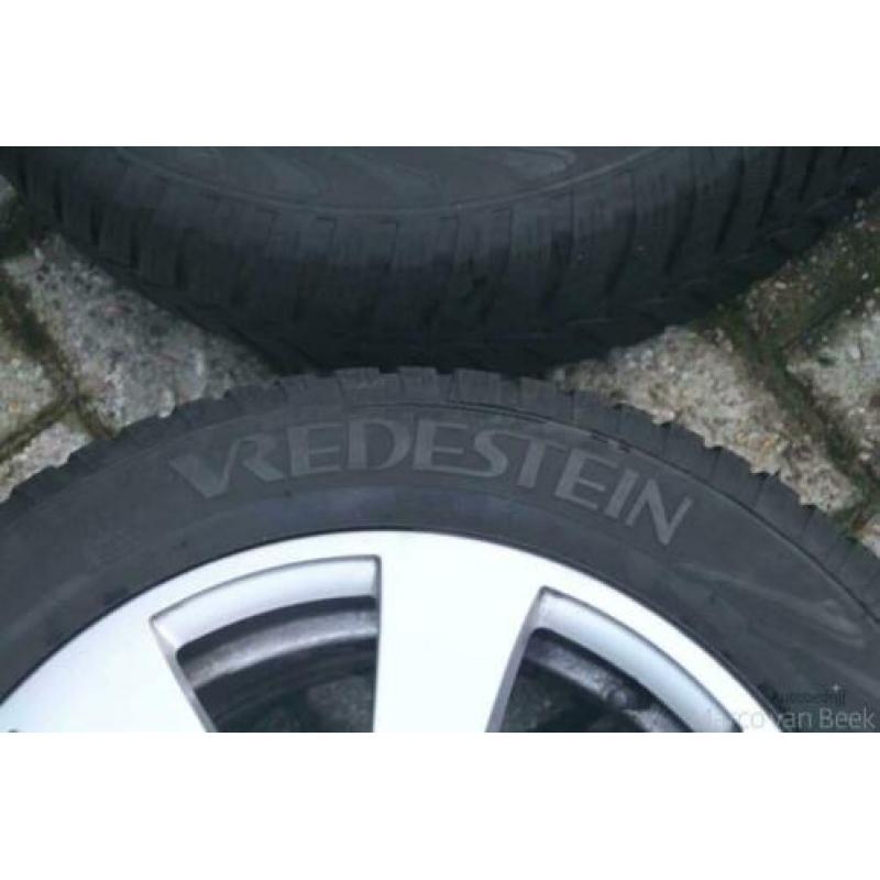 Mercedes C-klasse 16 inch velgen met Vredestein winterbanden