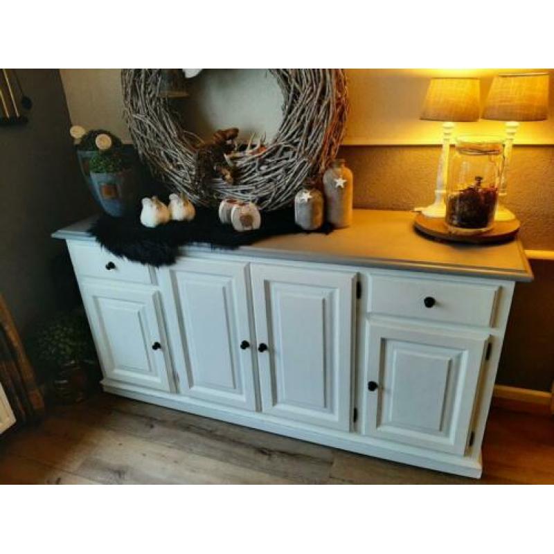Kast grenen meg krijtverf 82 x 44 x 87 (complete inboedel)