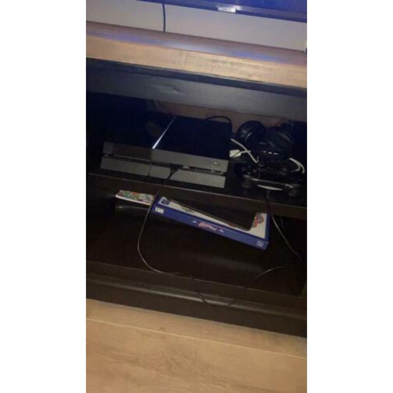 Playstation 4 500 GB met evt 5 spellen
