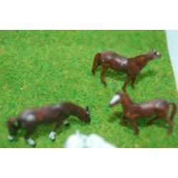 5 paarden voor een HO spoorbaan