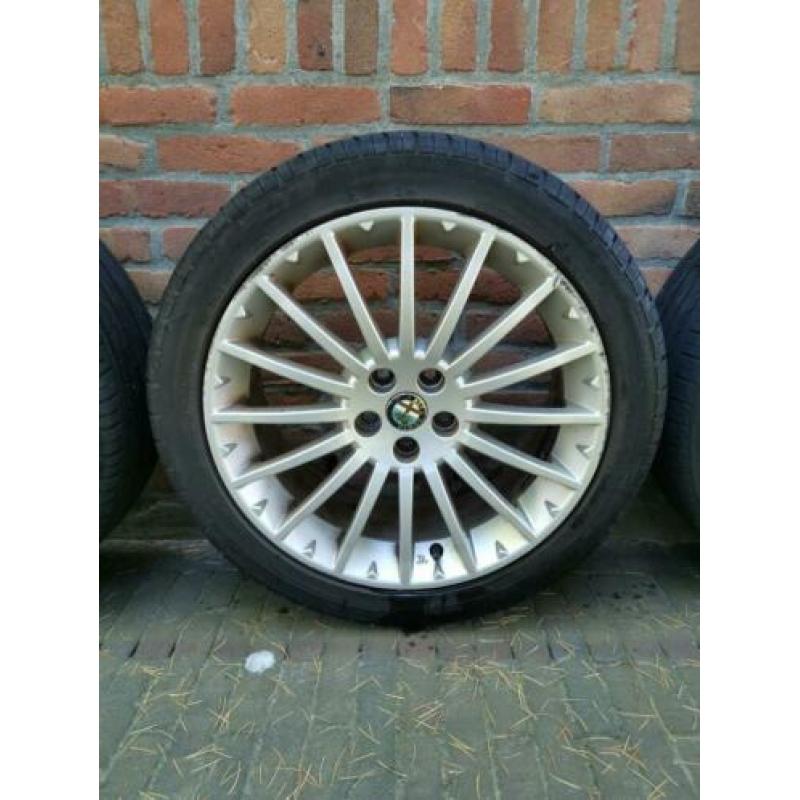 Orginele Alfa Romeo (147) 17 inch lichtmetalen velgen