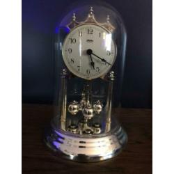 Stolp klok van haller Quartz loopt goed