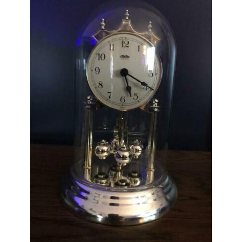 Stolp klok van haller Quartz loopt goed