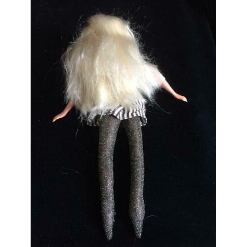Mooie zachte Barbie met lijfje van stof