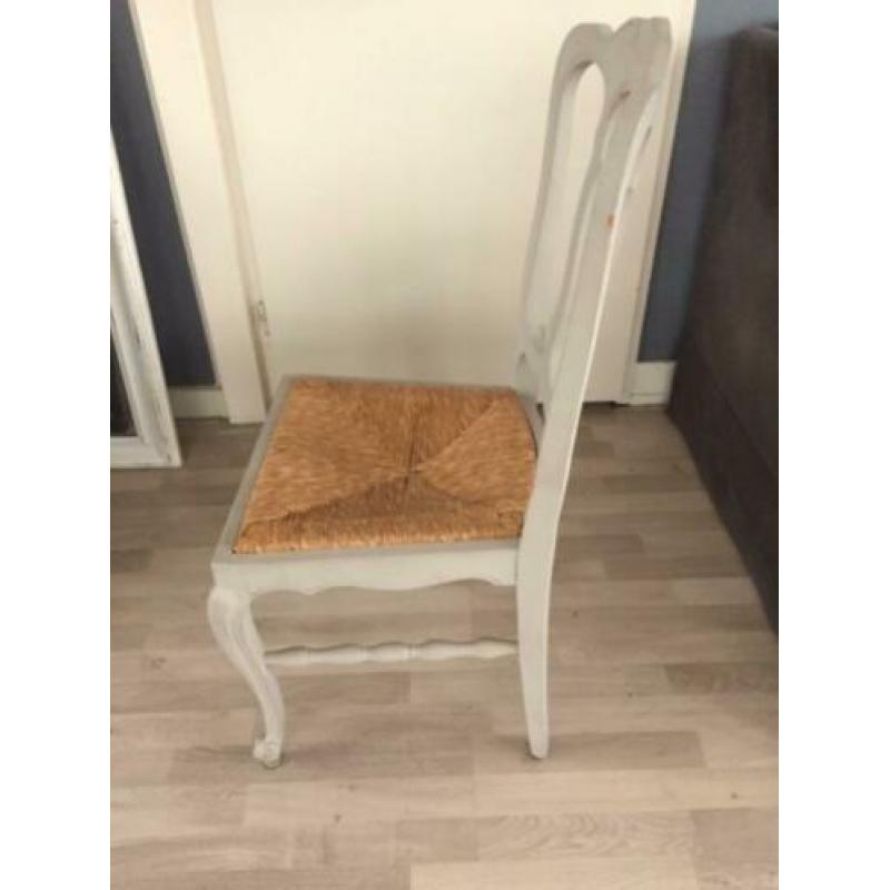 Twee houten stoelen