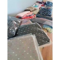 Partij nieuwe sjaals / shawls 55 stuks
