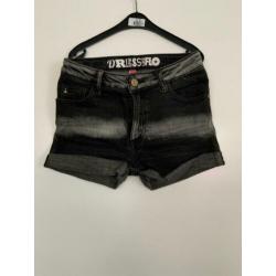 Korte broekjes van Flo en Pepe jeans maat 164