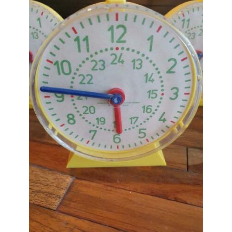 Vintage leren klok kijken jaren 60 plastic klokken 13 cm.
