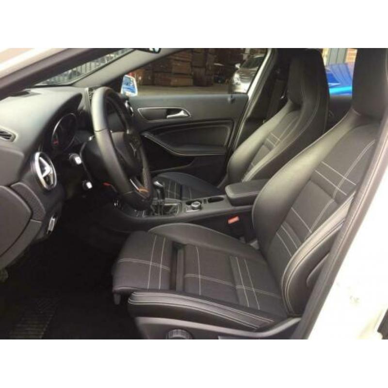 Mercedes-Benz A-Klasse 200 URBAN AMG 157PK LEDER-NAVI-LED-EC