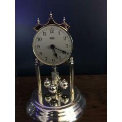 Stolp klok van haller Quartz loopt goed