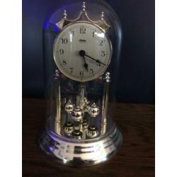 Stolp klok van haller Quartz loopt goed