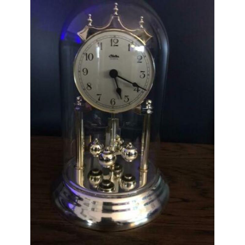 Stolp klok van haller Quartz loopt goed