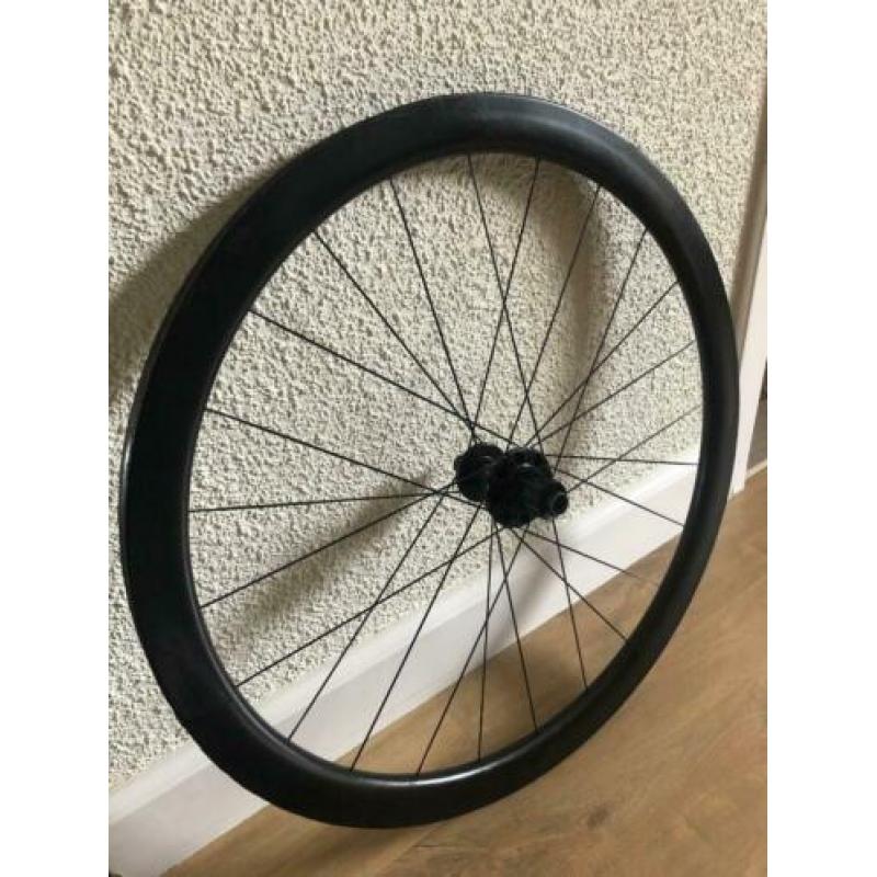 Giant SLR-0 42 Carbon Tube Disc met DT Swiss naven