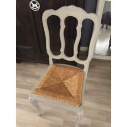 Twee houten stoelen
