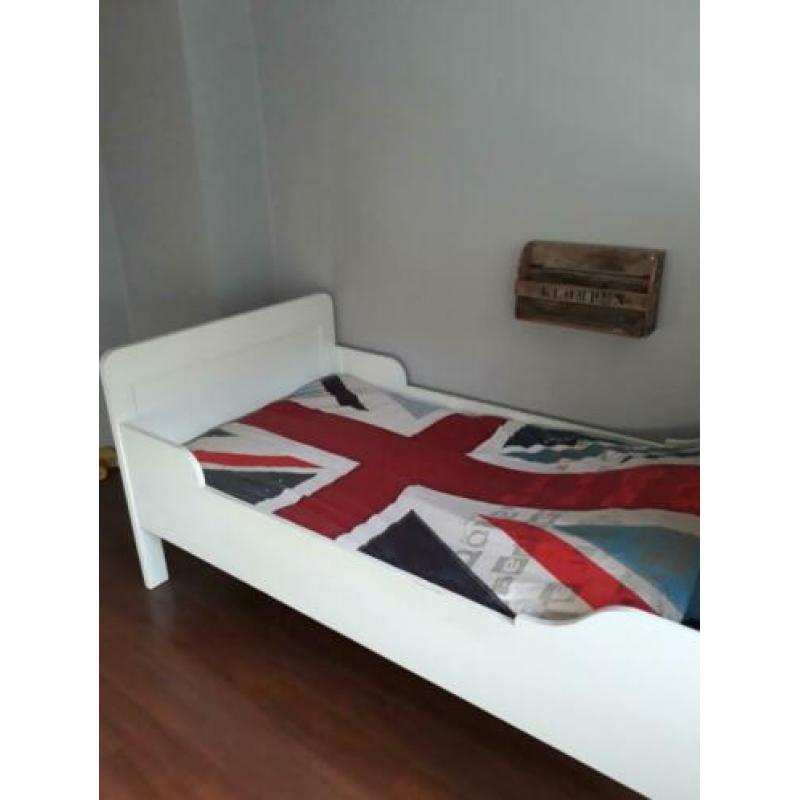 Bed/ledikant Goed en robuust bed! brocante look!
