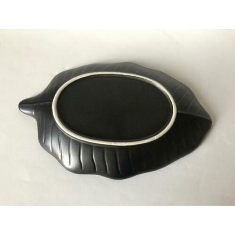 Retro Plateel?? Schaaltje bladmotief bladvorm