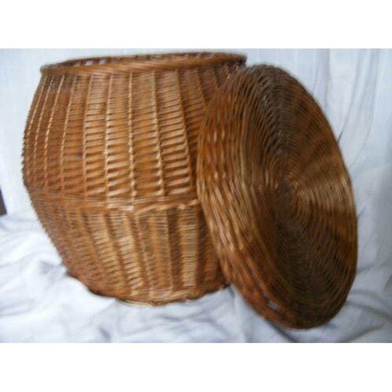 Vintage rieten opbergmand met deksel