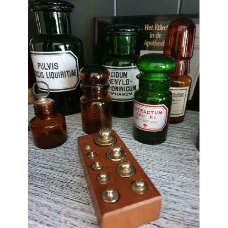 Antiek apothekers gewichtblokje met koperen gewichtjes €20
