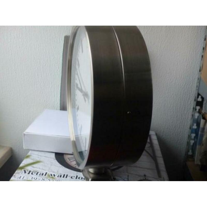 Stationsklok, 34 cm. Auto licht, rode (spoor)secondewijze