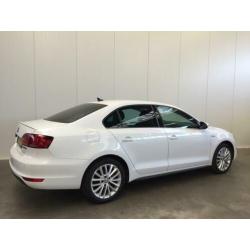 Volkswagen Jetta 1.4 TSI HYBRID HIGHLINE XENON-LEDER-NAVI-PD