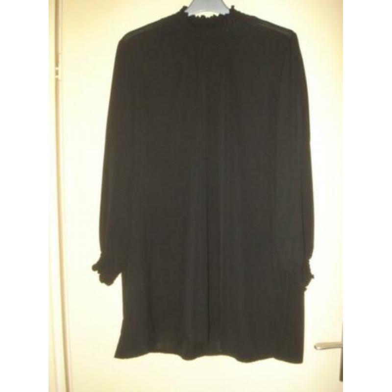 Zwart tuniek met aparte hals maat 46