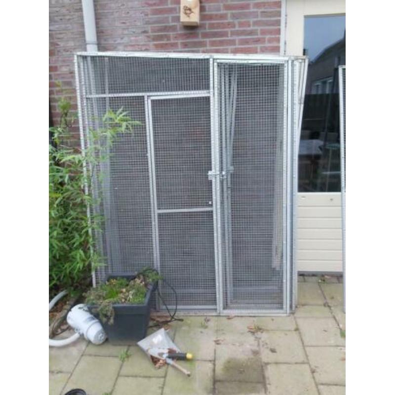 aluminium volière met stevig gaas voor papagaaiachtigen